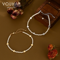 سوارة نسائية مطلي ذهب مزينة باللؤلؤ تصميم شكل قلب