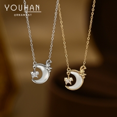 قلادة نسائية مطلية ذهب تصميم شكل هلال ونجمة مزينة بالزاركون والصدف