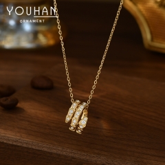 قلادة نسائية مطلية ذهب تصميم شكل ثعبان مزينة بالزاركون