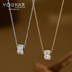 قلادة نسائية مطلية ذهب تصميم كلاسيكي مزينة بالزاركون