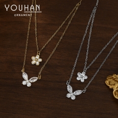 قلادة نسائية مطلية ذهب تصميم شكل فراشة ووردة مزينة بالزاركون