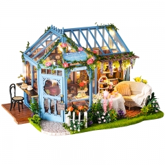 cute bee dollhouse