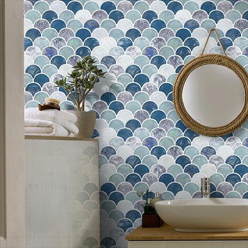 Nothing says coastal like a fun blowfish wallpaper 🤍🐟 Such a fun pattern  mixed with this dark navy subway tile. ⠀⠀⠀⠀⠀⠀⠀⠀⠀ #bathroom…