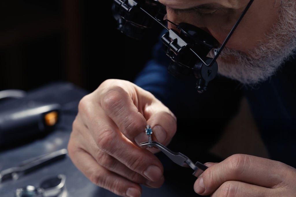 How to Master Jewelry Polishing and Sanding: Achieving Professional Results