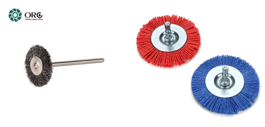 Brosses métalliques en nylon