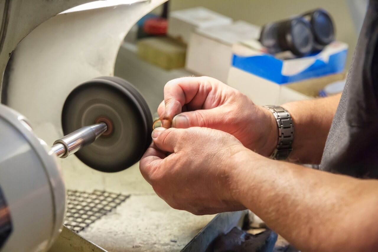 10 Best Tips for Polishing Gold Like a Pro