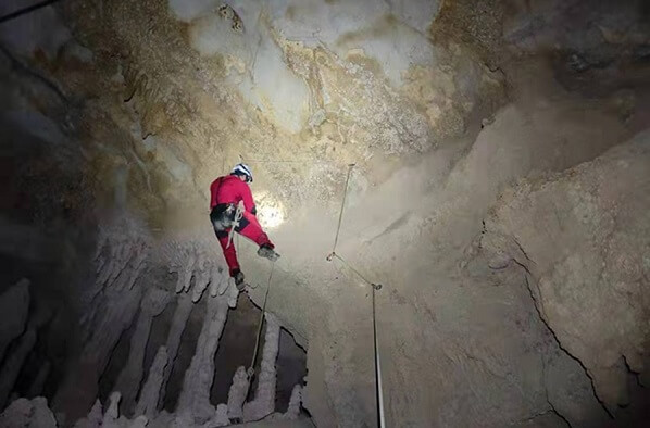 How to purchase the best caving light?