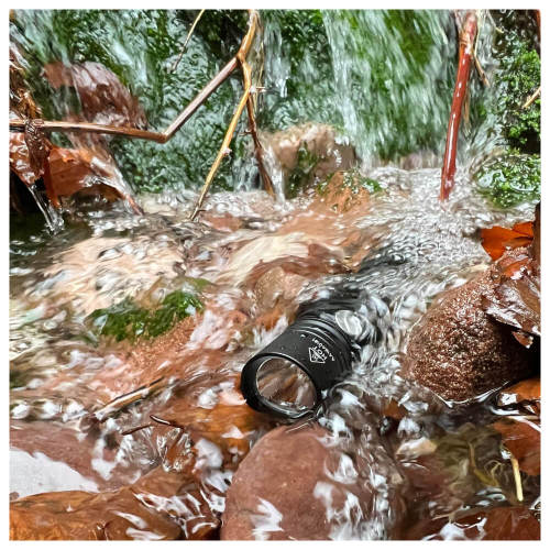 1600lumens/240m Practical Outdoor Flashlight