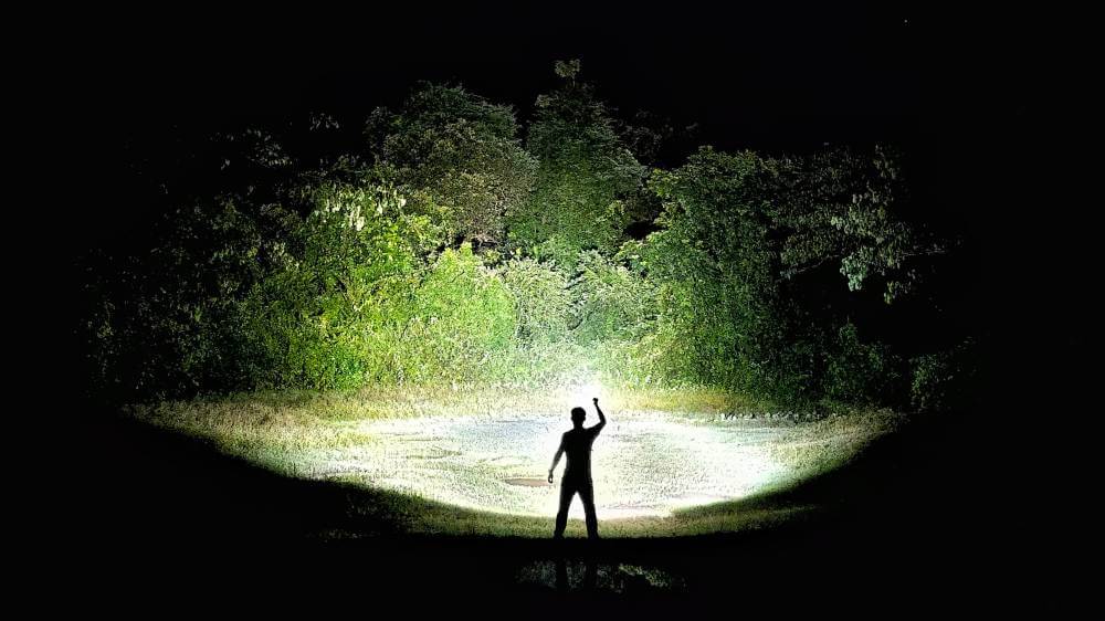 3000 Lumens 650m Palm-sized Rechargeable Searching Flashlight P32R