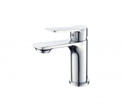 Single-Handle Basin Faucet in Chrome