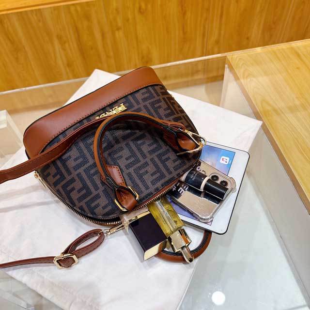 Letter Design Leather Fashion Hand Bag