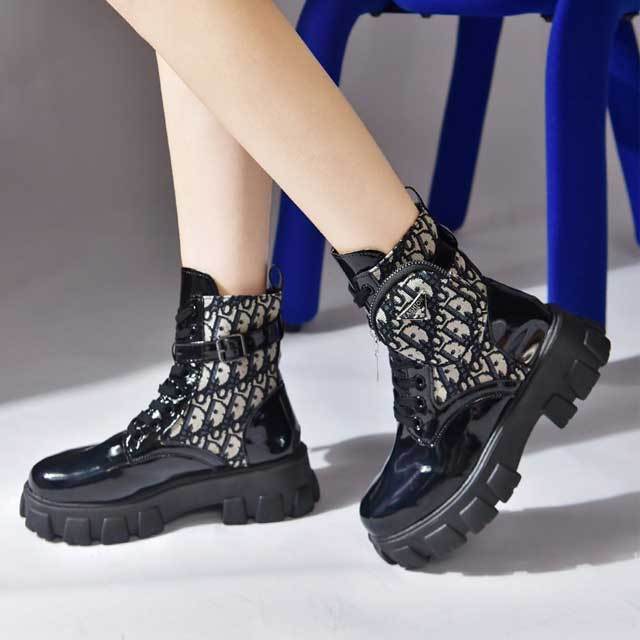 Fashion Thick Sole Lace-Up Boots