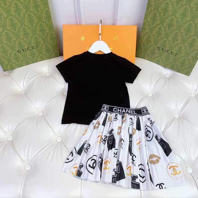 Girls Printed Pleated Skirt Set