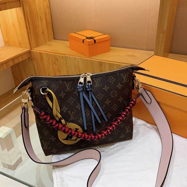 Fashion Letter Print Leather Crossbody Handbag