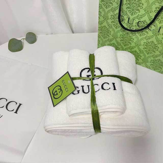 Letter Design Beach Towel Set