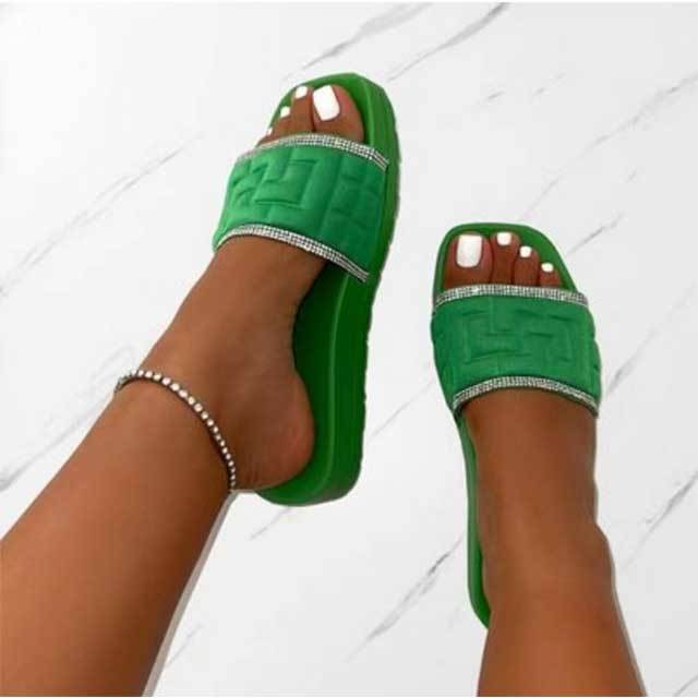 Rhinestoned Design Thick Soled Beachwear Slippers