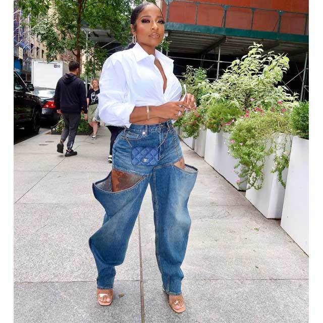 Chic Cut Out Boyfriend Jeans