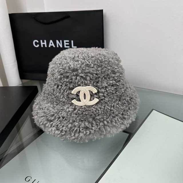 Faux Fur One-Piece Bucket Hat