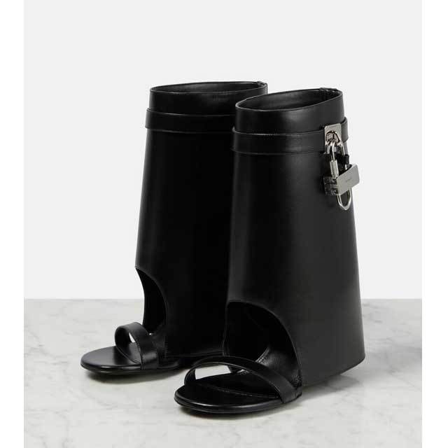 Shark Lock Leather Sandals