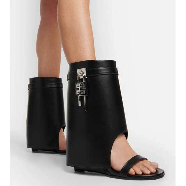 Shark Lock Leather Sandals