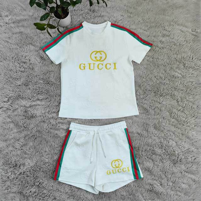 Letter Embossing Embroidery Short Set