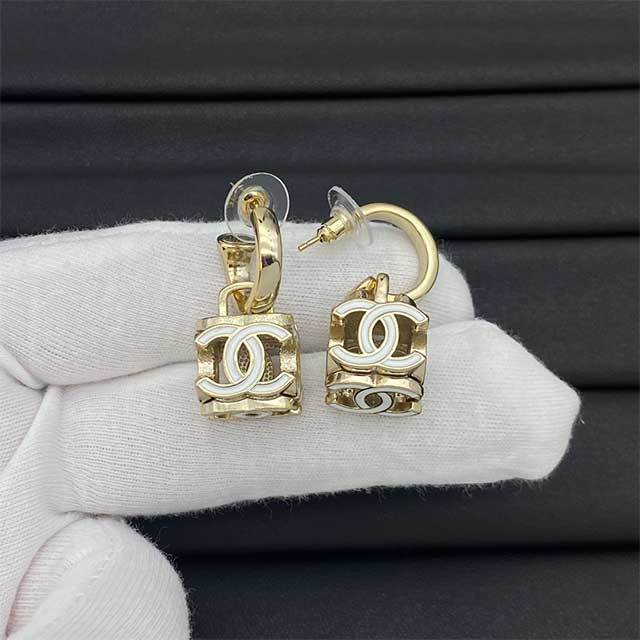 Luxury Fashion Design Earrings (including the box )