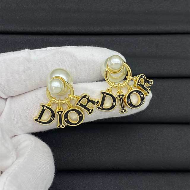 Trendy Luxury Style Earrings(including the box )