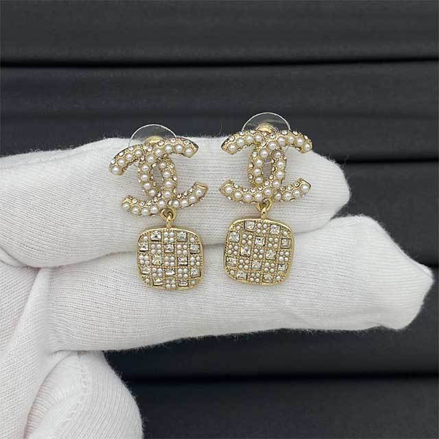 Luxury Fashion Design Earrings (including the box )