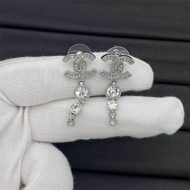 Luxury Fashion Design Earrings (including the box )
