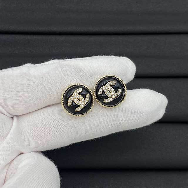 Luxury Fashion Design Earrings (including the box )