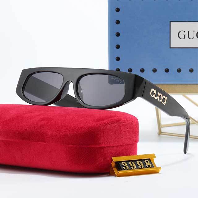 Plastic Frame Vacation Sunglasses