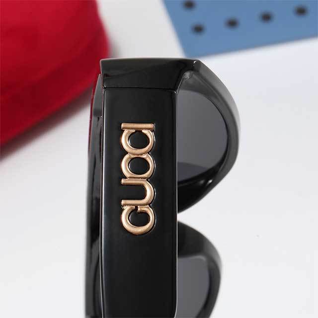 Plastic Frame Vacation Sunglasses