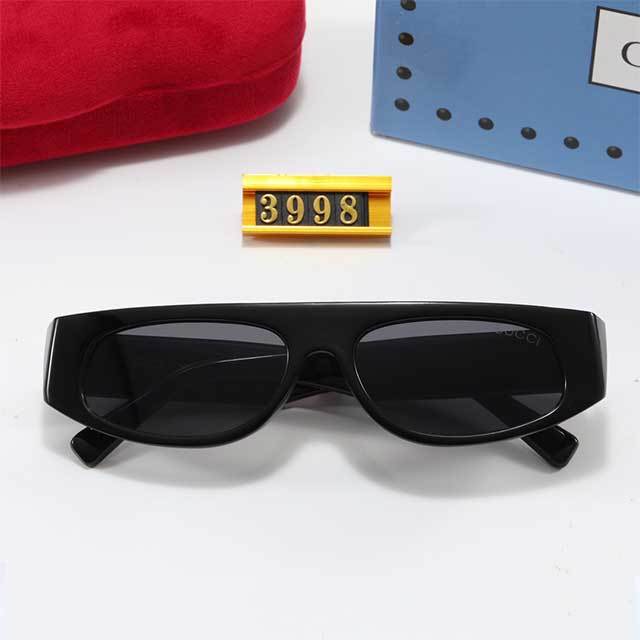 Plastic Frame Vacation Sunglasses