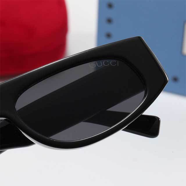 Plastic Frame Vacation Sunglasses
