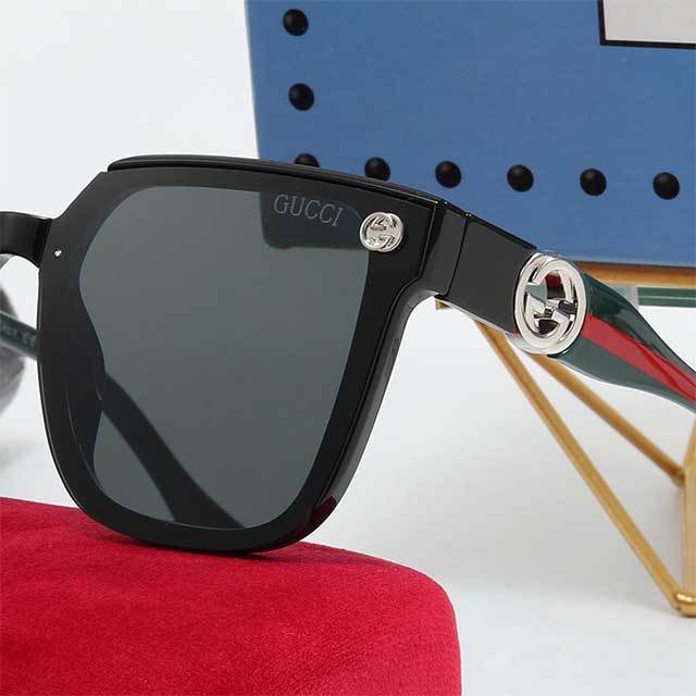 Trendy Square Frame Chic Sunglasses