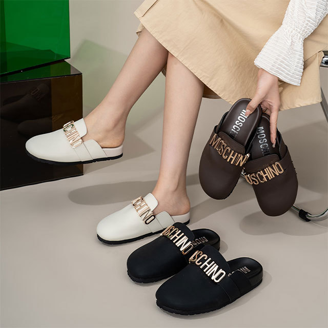 Round Toe Metal Letter Slippers
