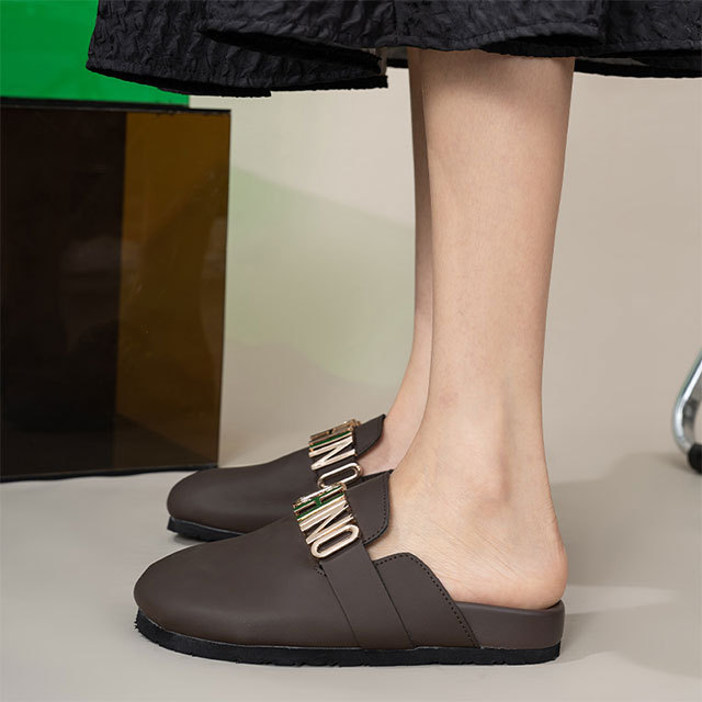 Round Toe Metal Letter Slippers