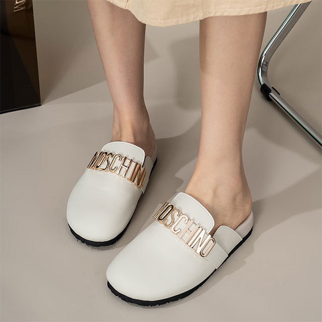 Round Toe Metal Letter Slippers
