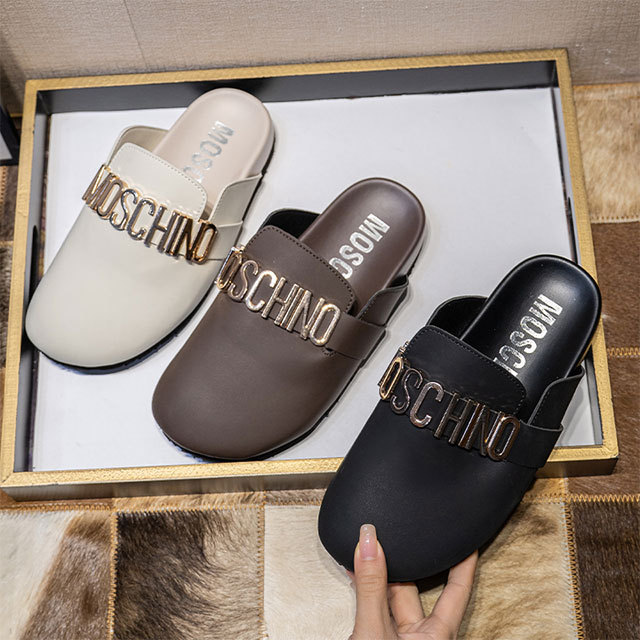 Round Toe Metal Letter Slippers