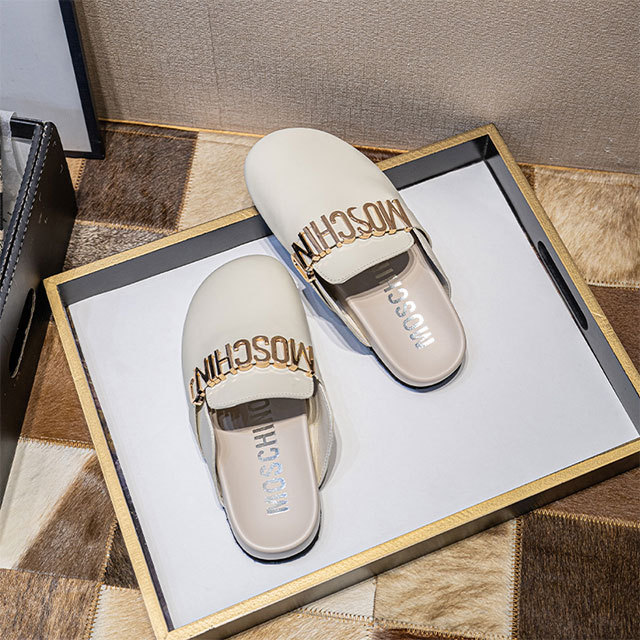 Round Toe Metal Letter Slippers