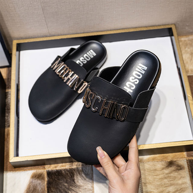 Round Toe Metal Letter Slippers