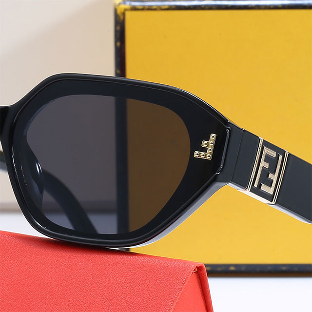 Elegant Modern Style Sunglasses