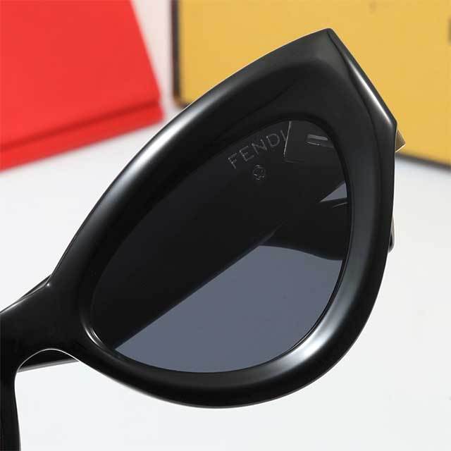 Trendy Cat Eye Frame Sunglasses