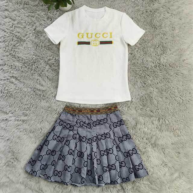 Embroidery Embossing Top Pleated Skirt Set