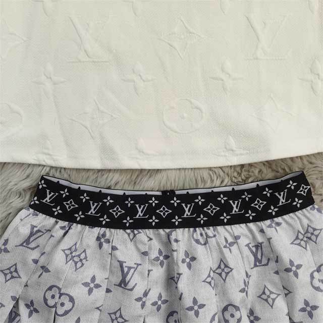 Embroidery Embossing Top Pleated Skirt Set
