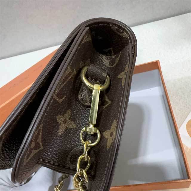 Fashion Chained Leather Messenger Bag