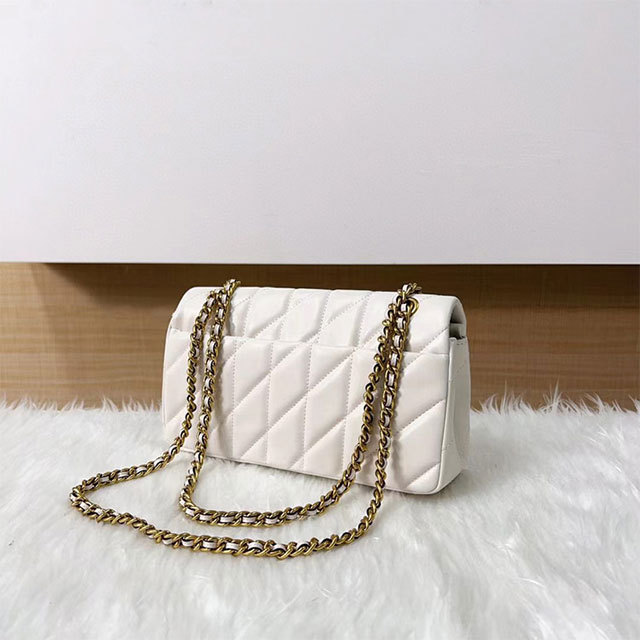 Stylish Design Chained Shoulder Bag(come with box)