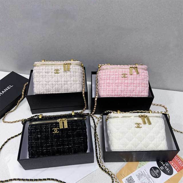Chained Fashion Crossbody Makeup Bag