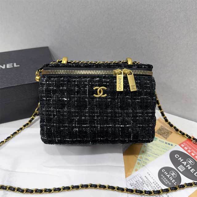 Chained Fashion Crossbody Makeup Bag