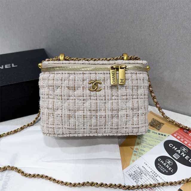 Chained Fashion Crossbody Makeup Bag